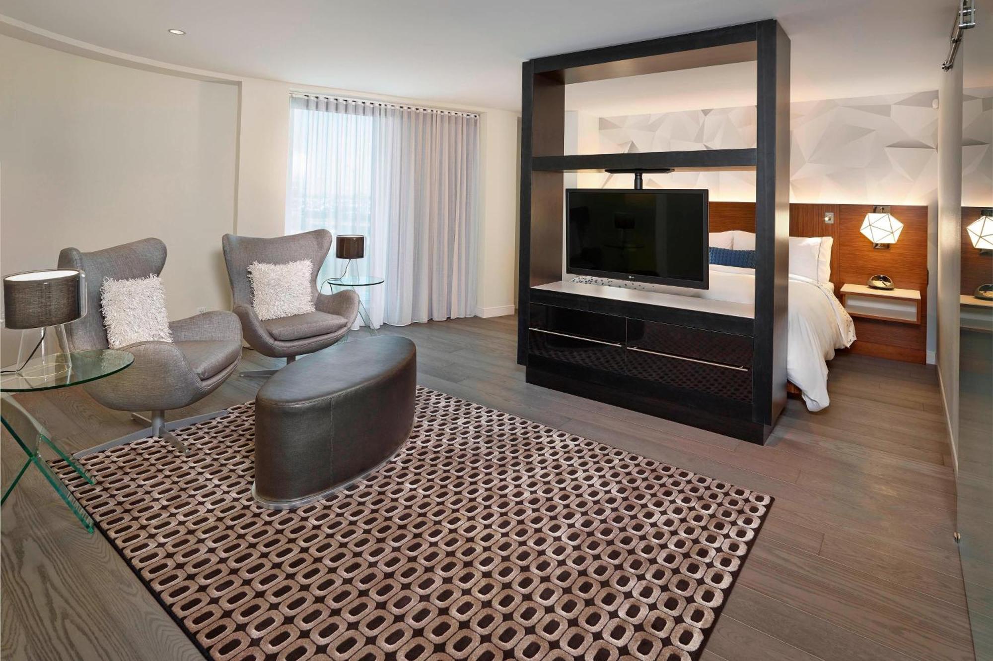 Renaissance Edmonton Airport Hotel Nisku Bagian luar foto