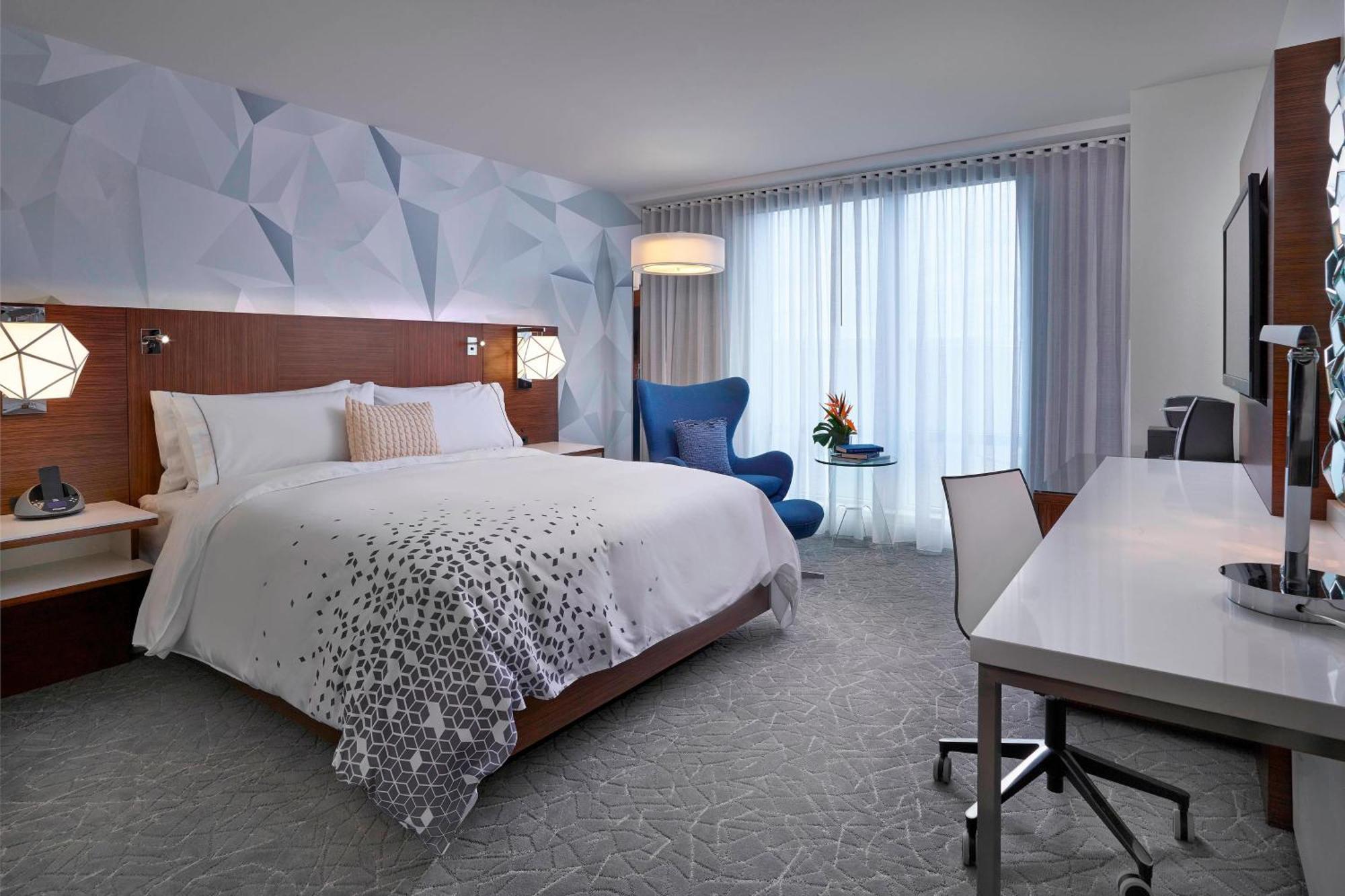 Renaissance Edmonton Airport Hotel Nisku Bagian luar foto