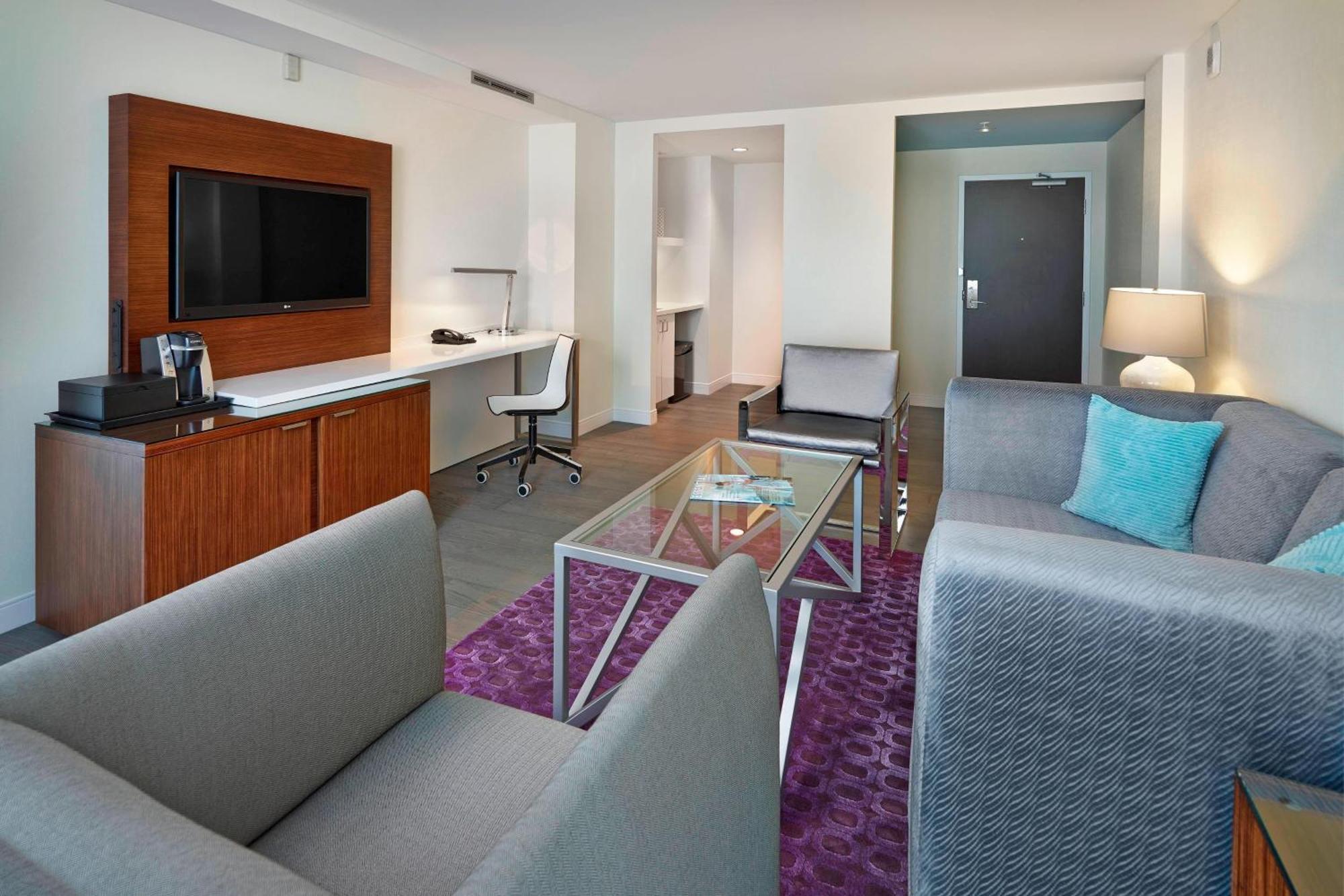 Renaissance Edmonton Airport Hotel Nisku Bagian luar foto