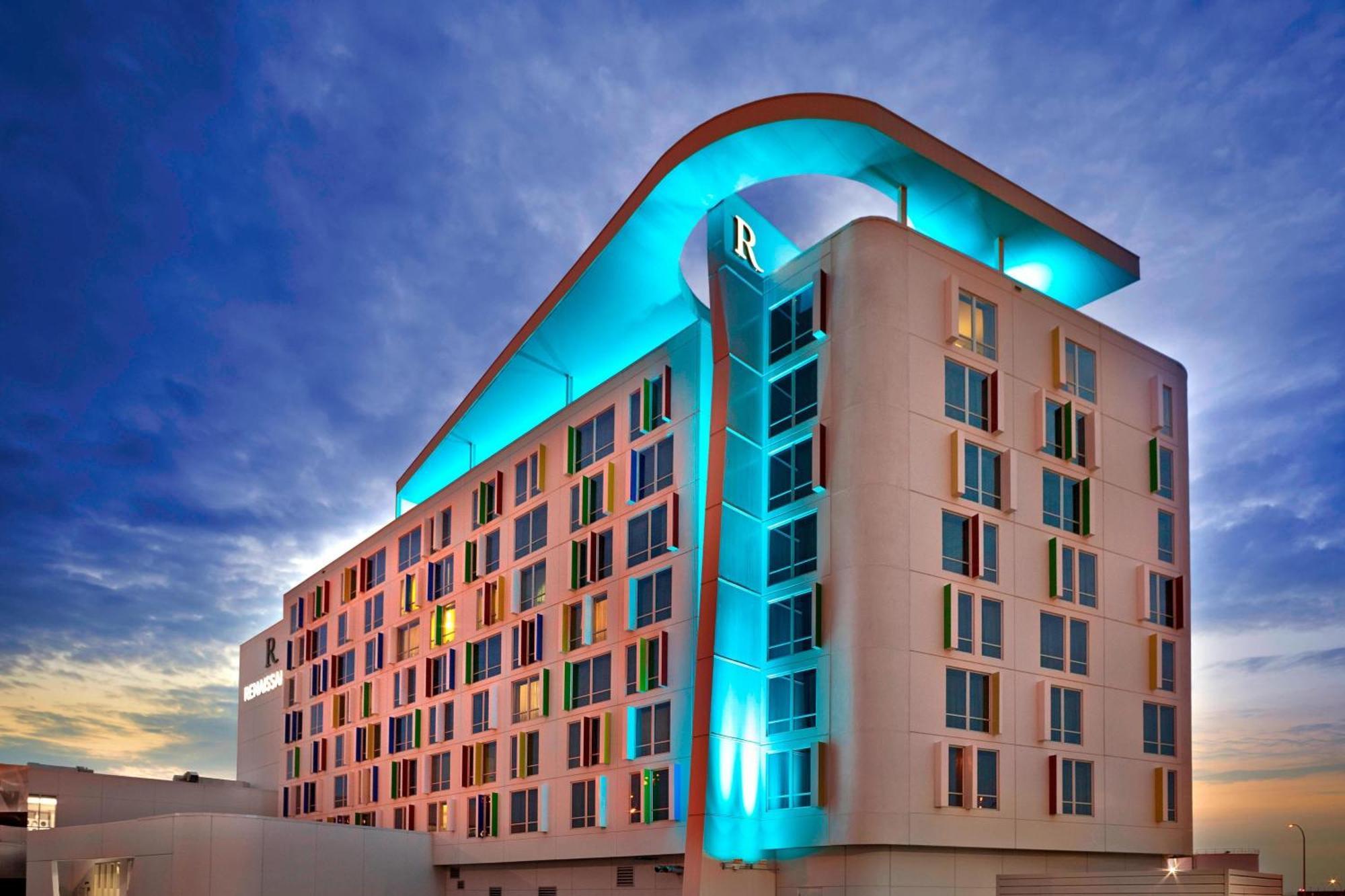 Renaissance Edmonton Airport Hotel Nisku Bagian luar foto